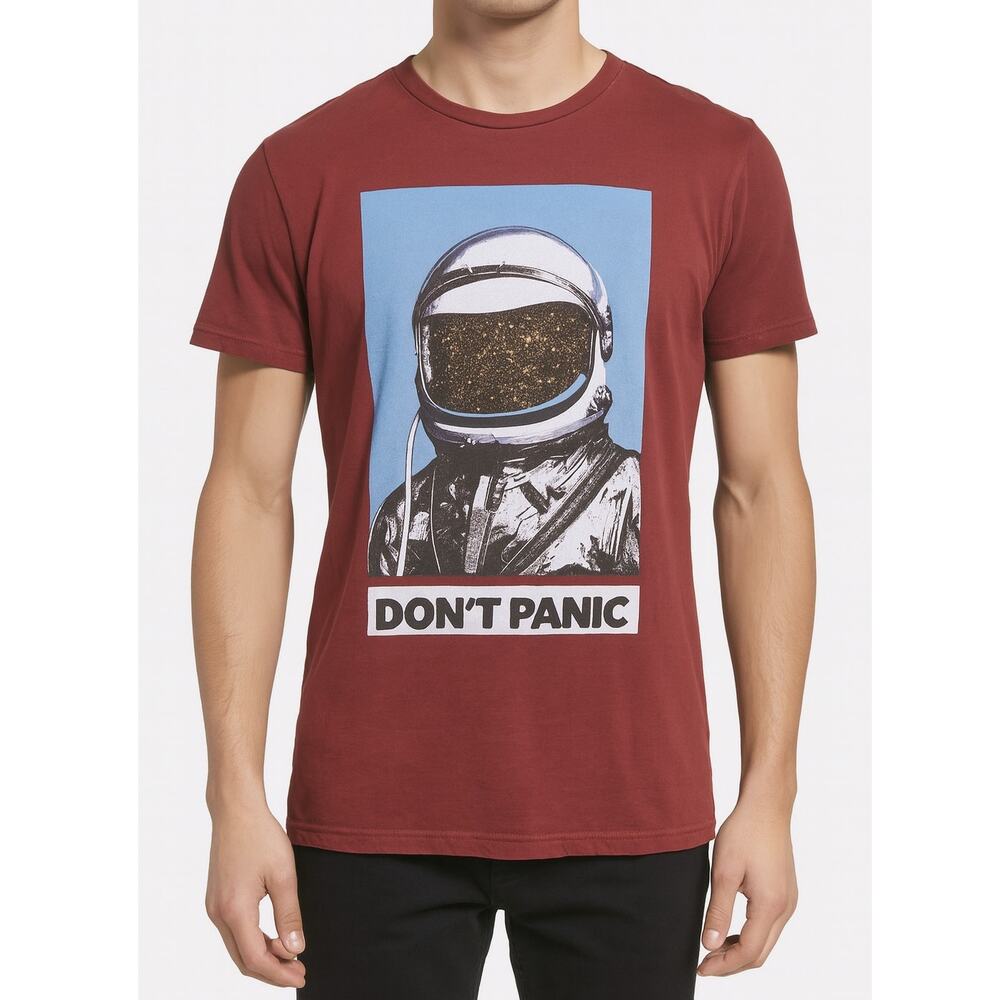 Les Benjamins Don’t Panic Astronaut Graphic TeeBurgundy Mens Med
